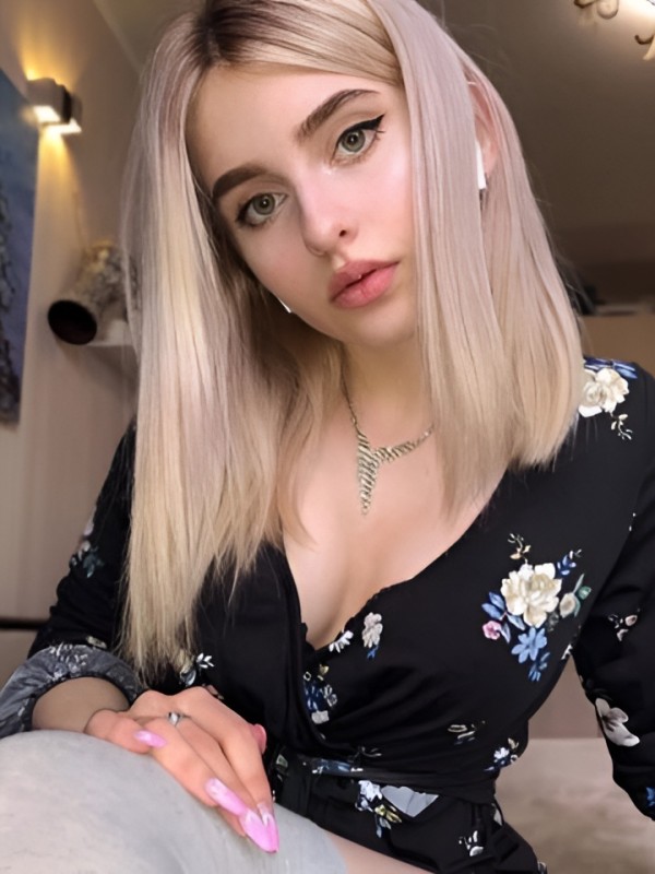 Лариса привлекательная девушка из Фрязино цена от 1500 руб